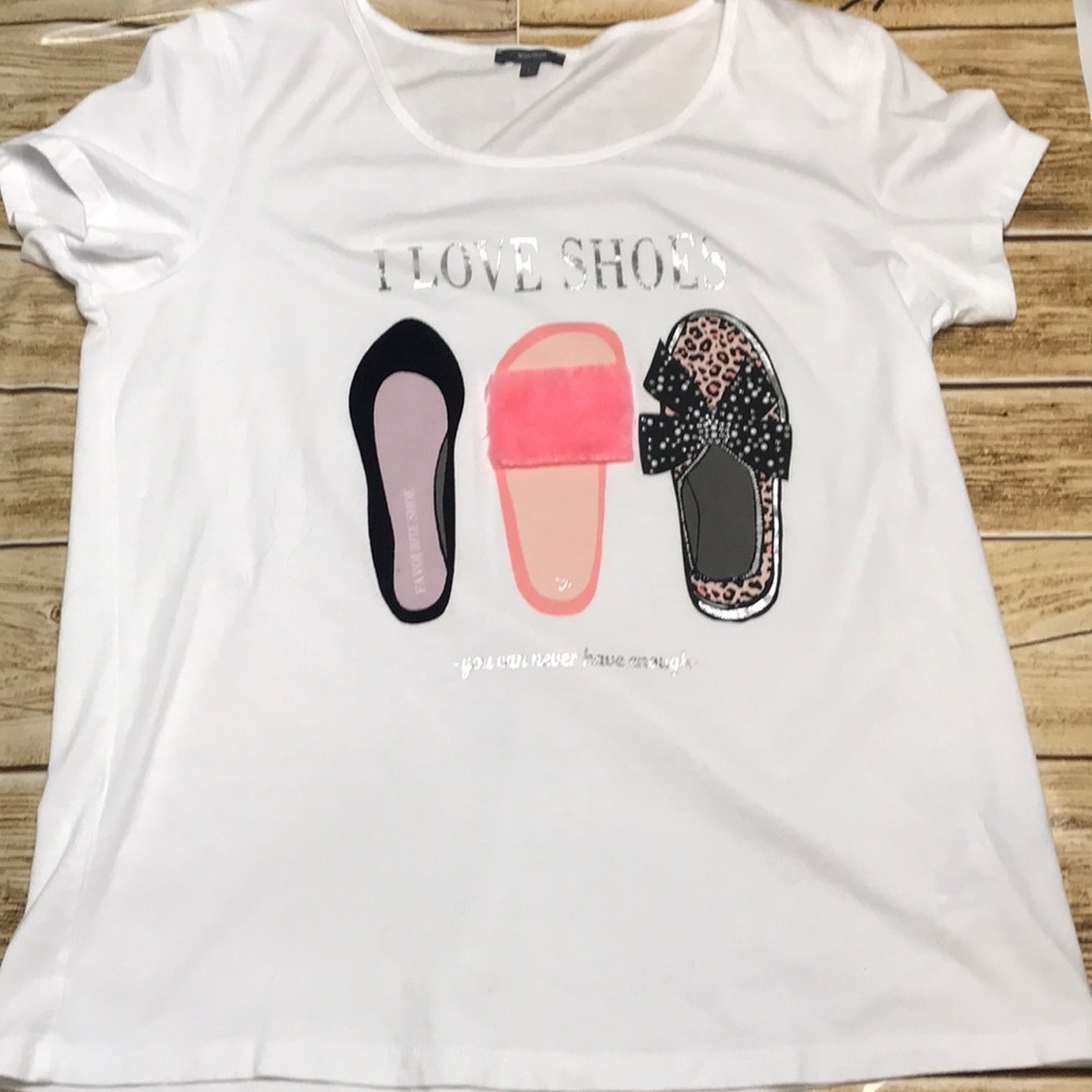 5 for $20  I Love Shoes cotton tee size L